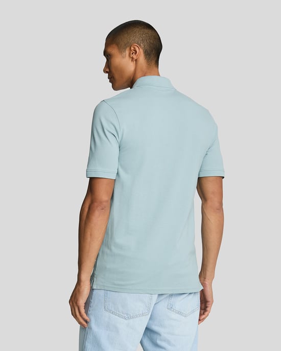 Polo azul ahumado con logo en el pecho de Lyle & Scott - Image 3