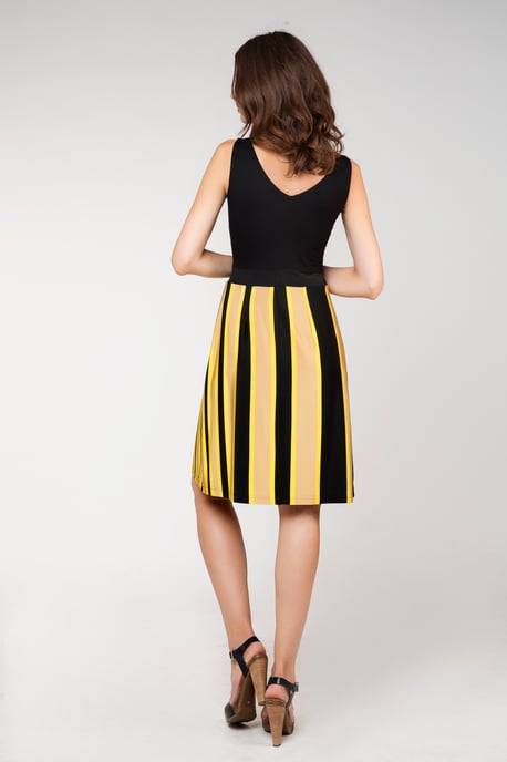 Vestido de verano sin mangas en negro - Image 4