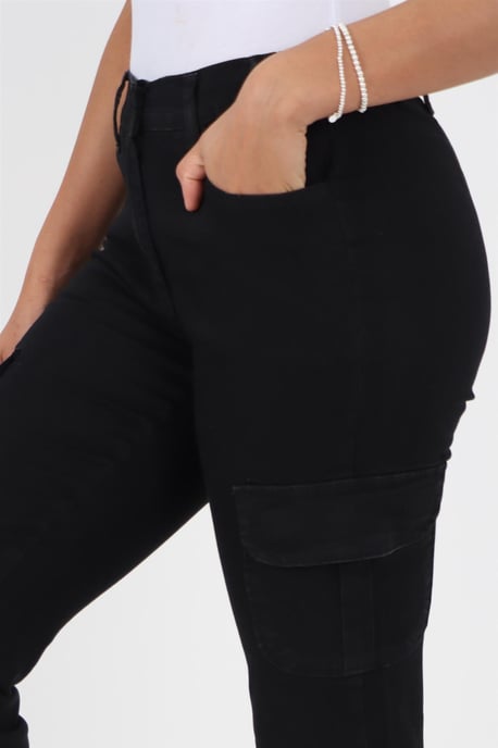 Vaqueros con puños y cintura elástica lateral para mujer en negro - Image 4