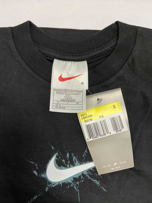 Vintage Nike Boys Black T-Shirt - Image 2