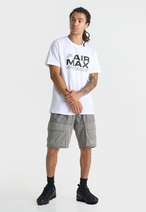 Camiseta Nike Air Max Graphic Blanco, Hombre - Image 4