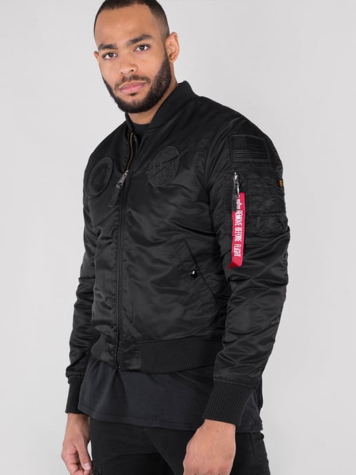 Chaqueta bomber MA-1 VF NASA para hombre de Alpha Industries en negro - Image 4