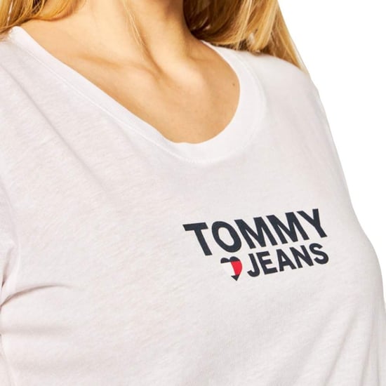 Camiseta de mujer Tommy Jeans con logotipo de corazón corporativo - Image 2