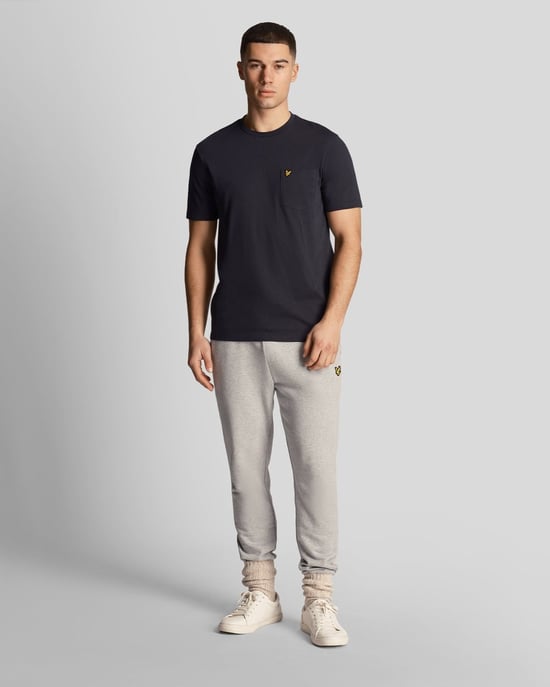 Camiseta azul marino oscuro con bolsillo en el pecho de Lyle Scott - Image 3