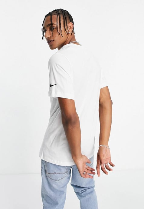 Camiseta Nike Sportswear para hombre con logo grande en blanco - Image 2