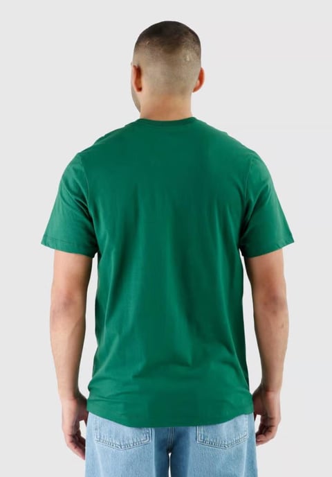 Camiseta Nike Sportswear Club Verde para Hombre - Image 2