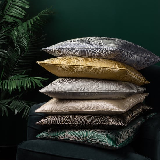 Funda de Cojín de Satén Jacquard Bordada Wylder Tropics Seymour con Piping - Image 5