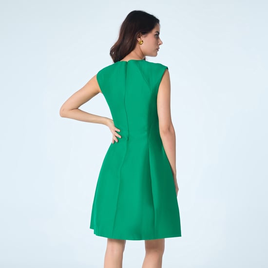 Fit-and-flare satin short dress square V neckline - Image 3