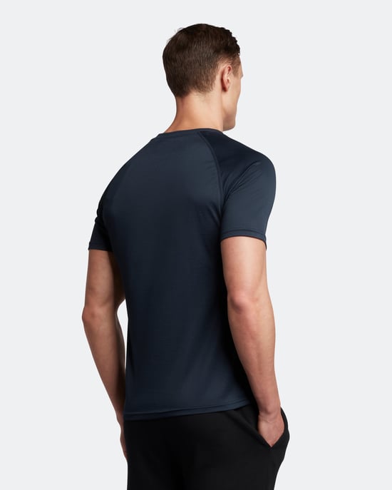 Lyle & Scott Sports Core Raglan T-Shirt in Navy - Image 3