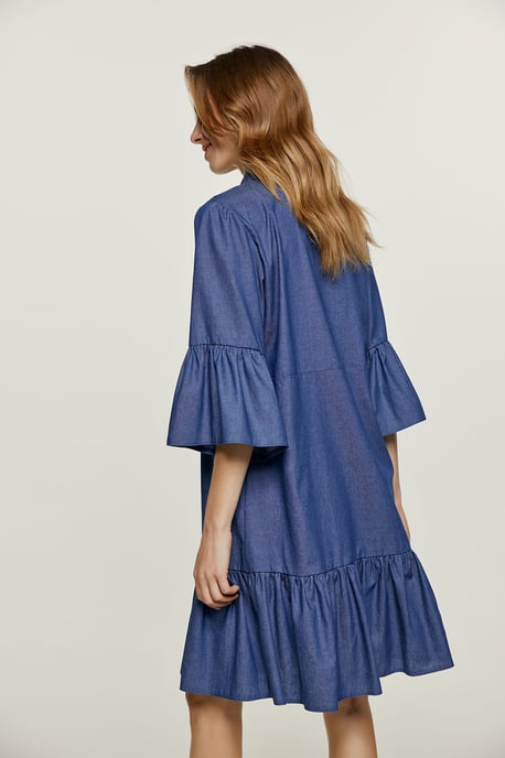 Vestido vaquero con mangas acampanadas y dobladillo con volantes - Image 4