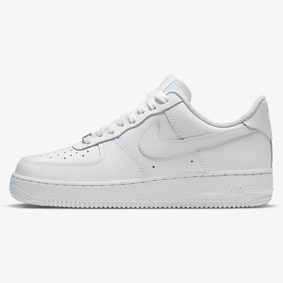 Zapatillas Nike Air Force 1 '07 para mujer en blanco - Image 4