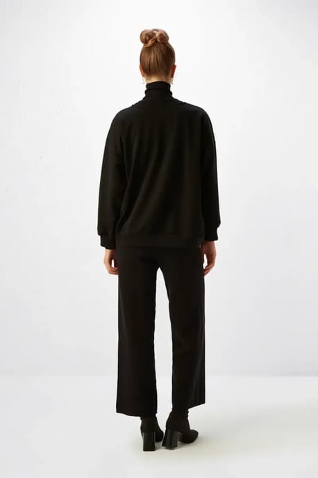 Logo Sweatshirt in Black - Image 4
