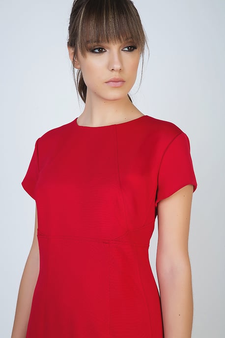 Vestido rojo de manga corta en tejido elástico - Image 2