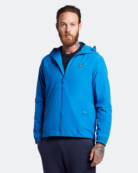 Chaqueta ligera corta con capucha en azul brillante con la marca Lyle & Scott - Image 1