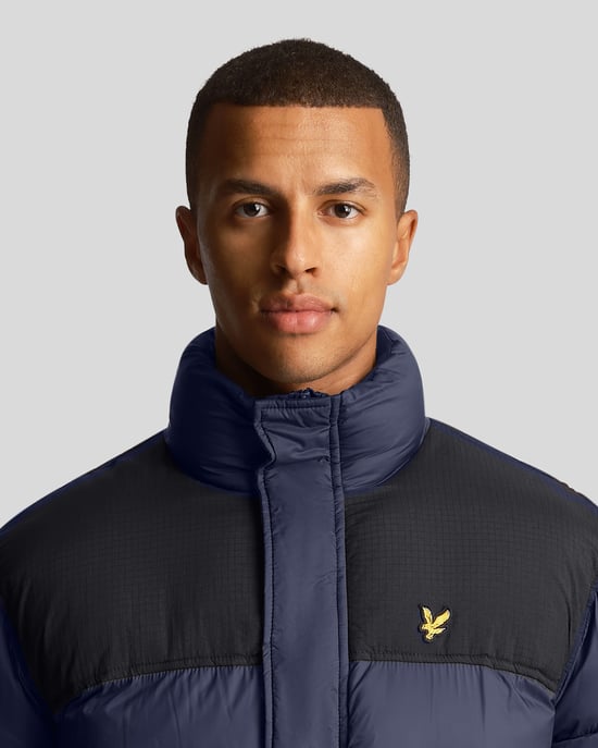Chaqueta acolchada larga acolchada en azul marino de Lyle & Scott - Image 4