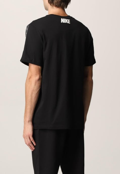 Camiseta negra con repetición Club de Nike Sportswear - Image 2
