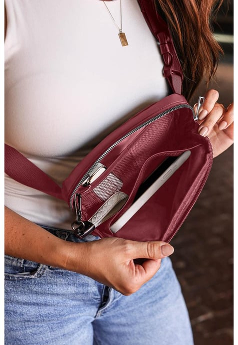Azura Exchange Unisex Waterproof Zipped Crossbody Chest Bag in Red - Image 3