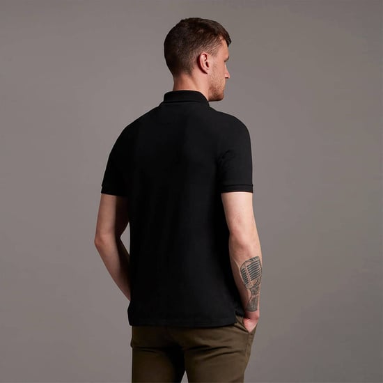 Polo negro azabache con logo en el pecho de Lyle & Scott - Image 2