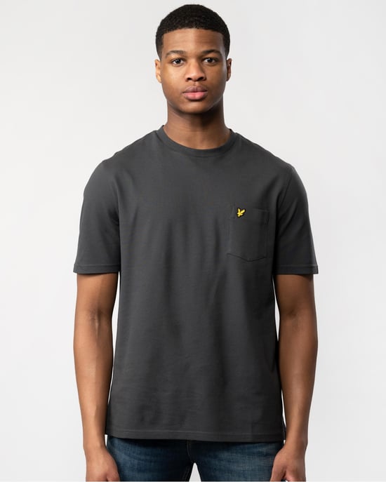Camiseta lisa de pique con bolsillo en color bronce de Lyle & Scott - Image 1