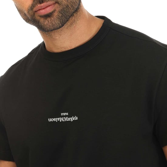 Camiseta de logo de texto bordado de Maison Margiela para hombre en negro - Image 3