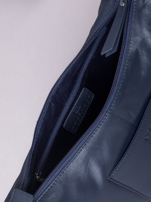 Talkin Leather Shoulder Bag in Navy