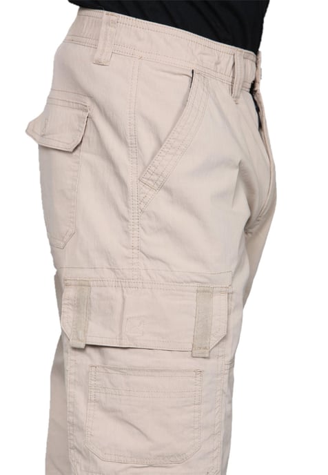 Shorts cargo de secado rápido con múltiples bolsillos para hombre en color arena - Image 5