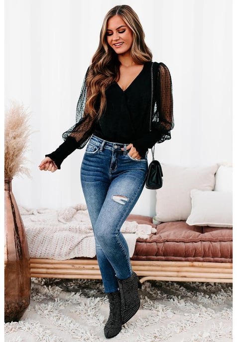 Body de malla cruzado para mujer en negro - Image 5