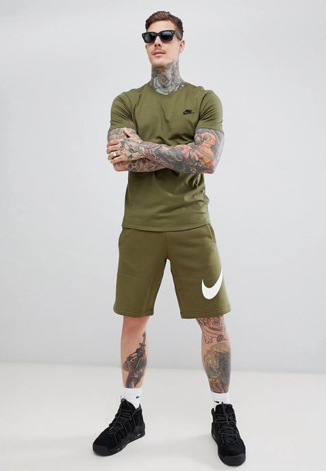 Camiseta Nike Sportswear Club para hombre en color oliva - Image 4