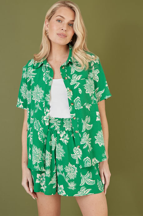Green Floral Print Ruched Waist Relaxed Fit Shorts