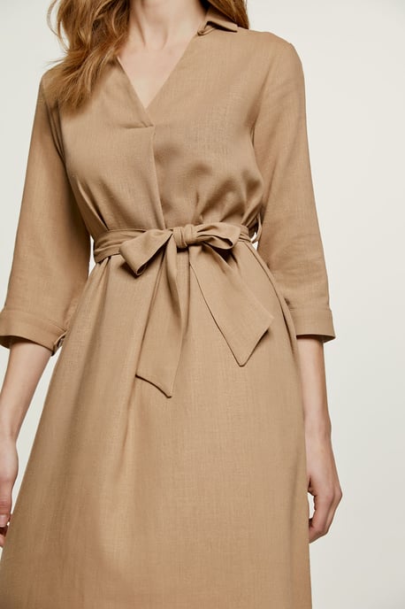 Vestido midi estilo lino beige con cinturón - Image 4