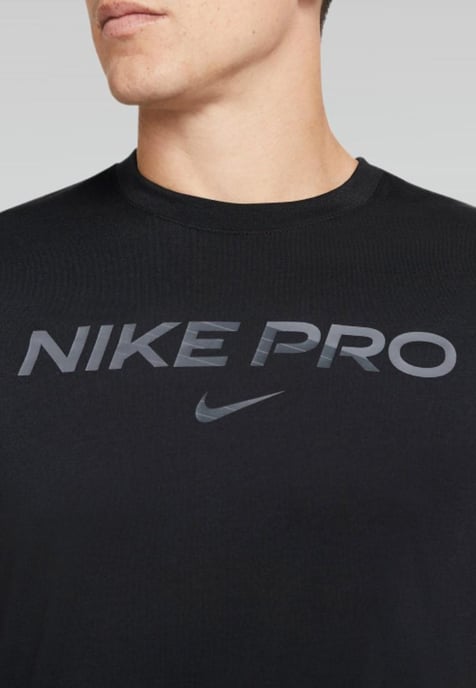 Camiseta Nike Pro Dri Fit para hombre en negro - Image 3