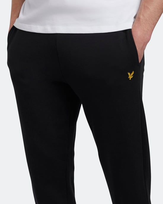Pantalones deportivos de corte slim en negro azabache de Lyle & Scott - Image 4