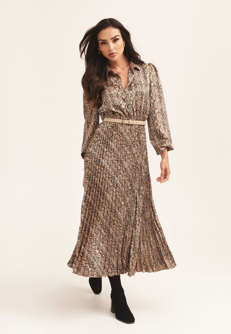 Vestido camisero plisado con estampado de serpiente en beige con cinturón - Image 1