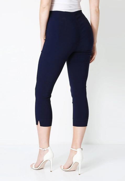 Pantalones cortos elásticos para mujer de M&CO en azul marino - Image 2