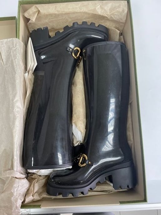 Gucci Women Knee-High Rubber Boot With Horsebit In Black Leather - Image 6