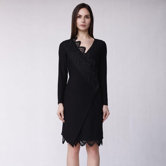 Knit wrap dress with scalloped edge lace - Image 1