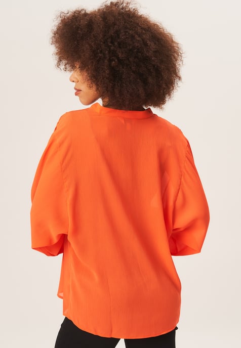 Blusa Soberanamente Amplia de Chifón Texturizado - Image 4