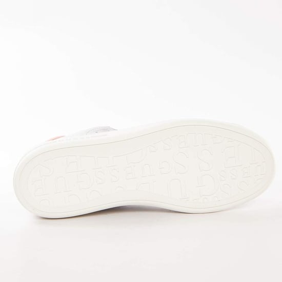 Zapatillas clásicas plateadas Guess para mujer - Image 5