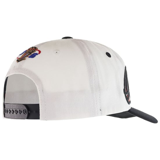 Gorra blanca para hombre 96 Chicago Bulls Champions Wave de Mitchell & Ness - Image 2