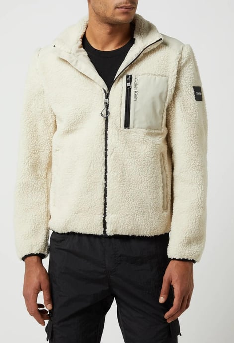 Calvin Klein Chaqueta de felpa de peluche con cremallera en color piedra - Image 1