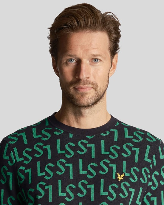 Lyle & Scott Men's Golf Monogram Knitted Crew Neck Jumper in Navy - Image 4