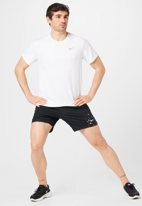 Camiseta de manga corta para hombre Nike Dri Fit Miler en blanco - Image 3