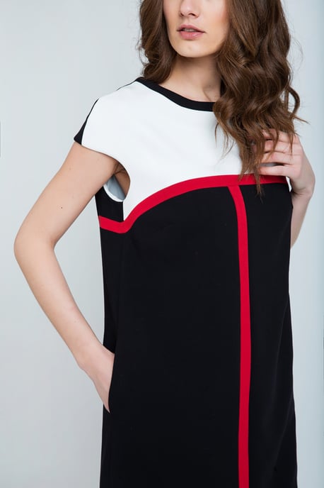 Vestido tipo saco con detalle a rayas. - Image 3