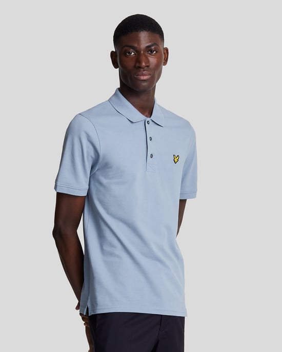 Polo azul confeccionado a mano con logo en el pecho de Lyle & Scott - Image 1