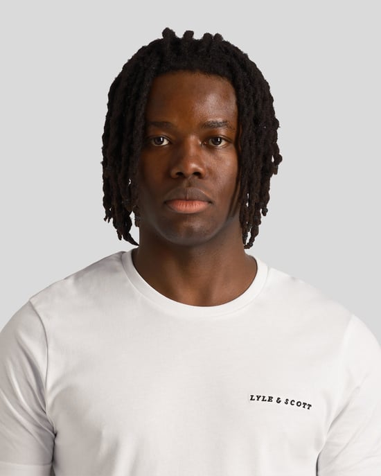 Camiseta blanca lisa con logo bordado de Lyle & Scott - Image 4