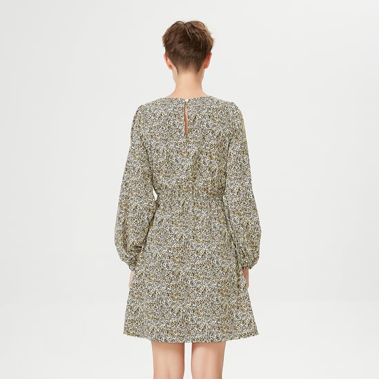 Short dress with elasticated size and flower print - Image 3