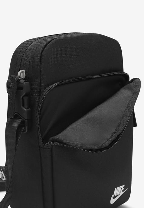 Bolso Nike Heritage Cross-Body Negro - Image 5