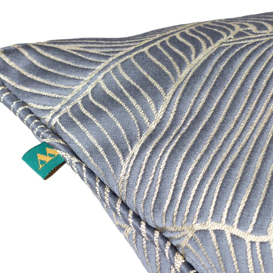 Cojín de satén jacquard bordado Wylder Tropics Seymour con relleno de poliéster y ribete - Image 3