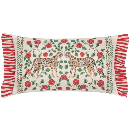 Cojín de poliéster relleno con volantes y estampado de leopardos Okara de Wylder Tropics - Image 1