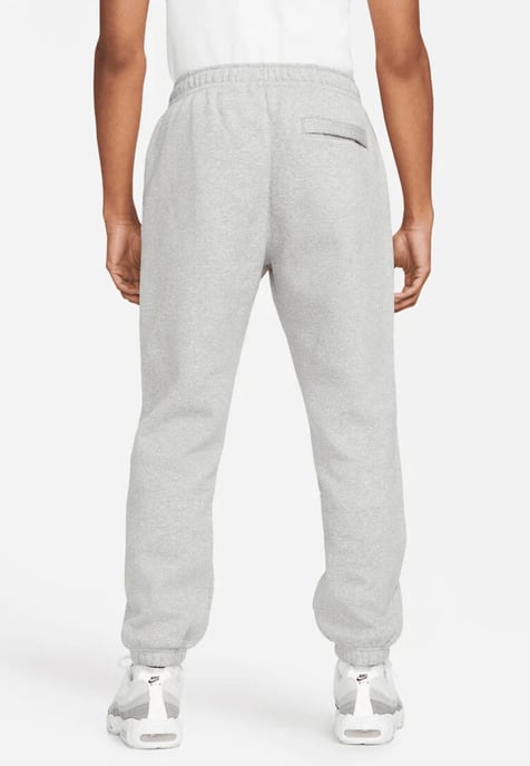 Chándal gris jaspeado con logo pequeño Club Fleece Plus de Nike - Image 6